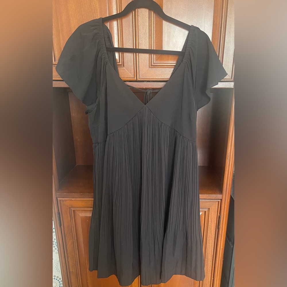 Koojoin Black Pleated Dress